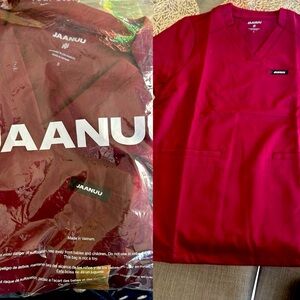 Jaanu scrub top for nursing or dental hygiene workers